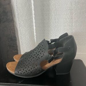 Euro soft short heel black sandals size 7.5